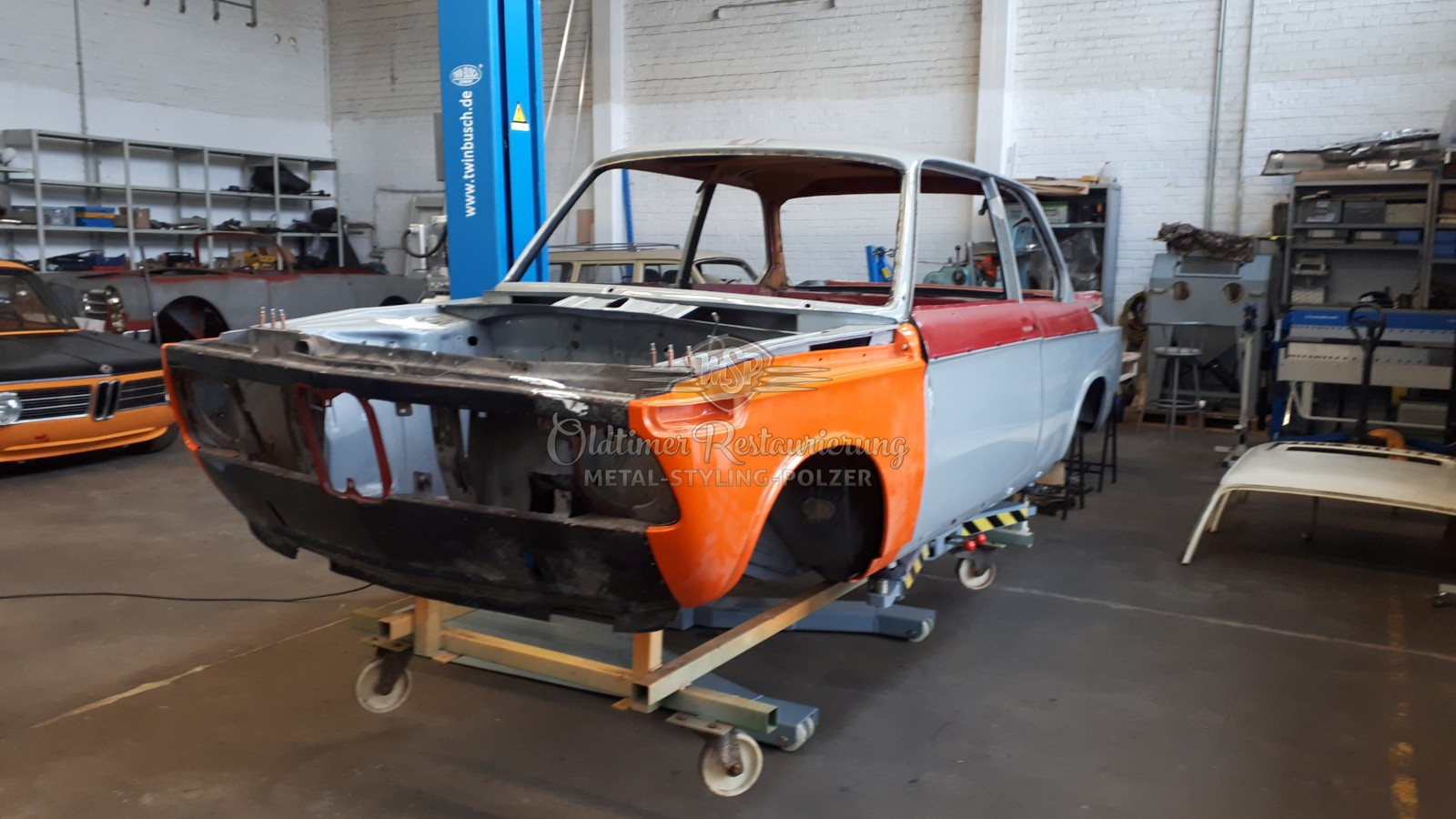BMW 2002 04
