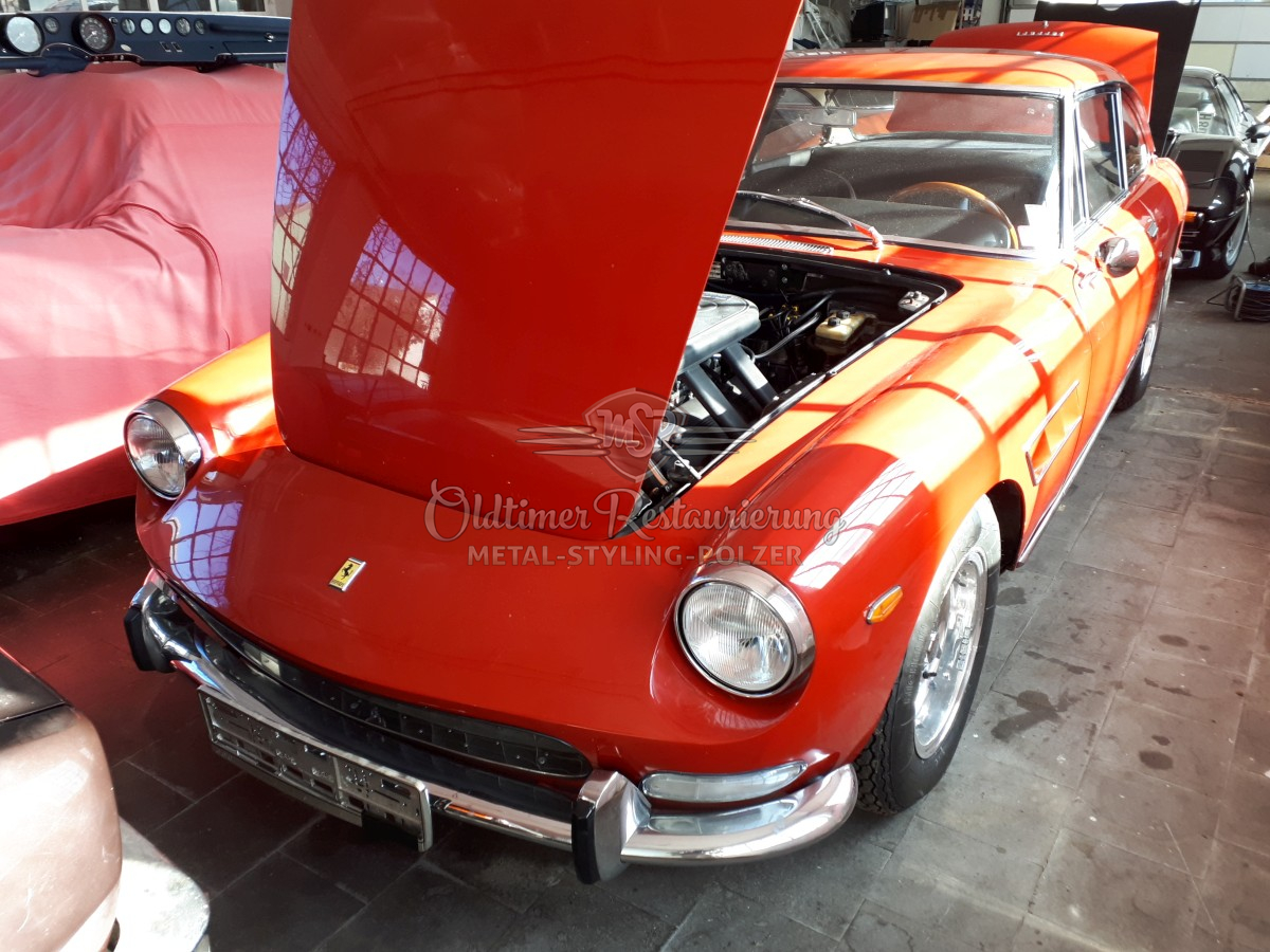 Ferrari 330 GT 01